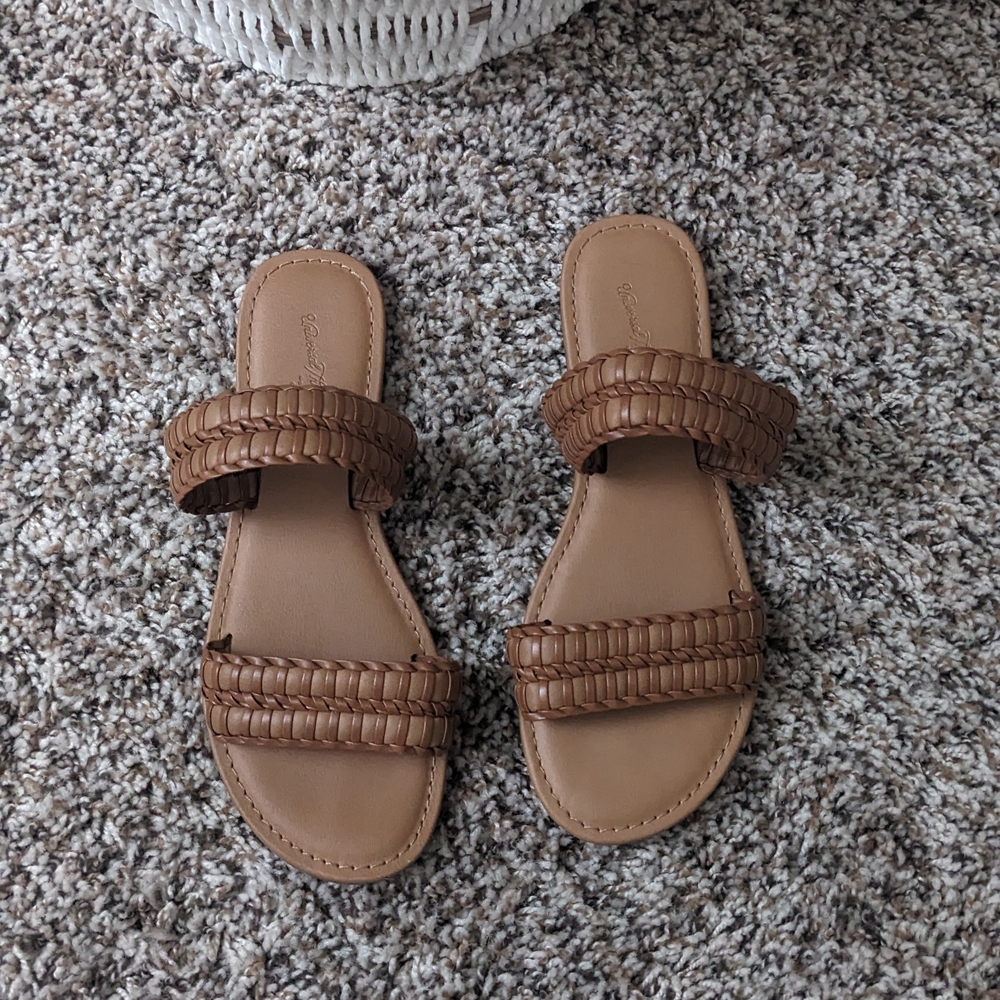 Universal Thread Tan Woven Sandals